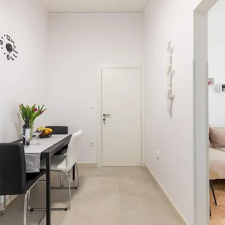 Ante - Mali Rat Apartment *